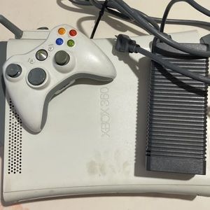 Xbox 360 Console with 1 Remote